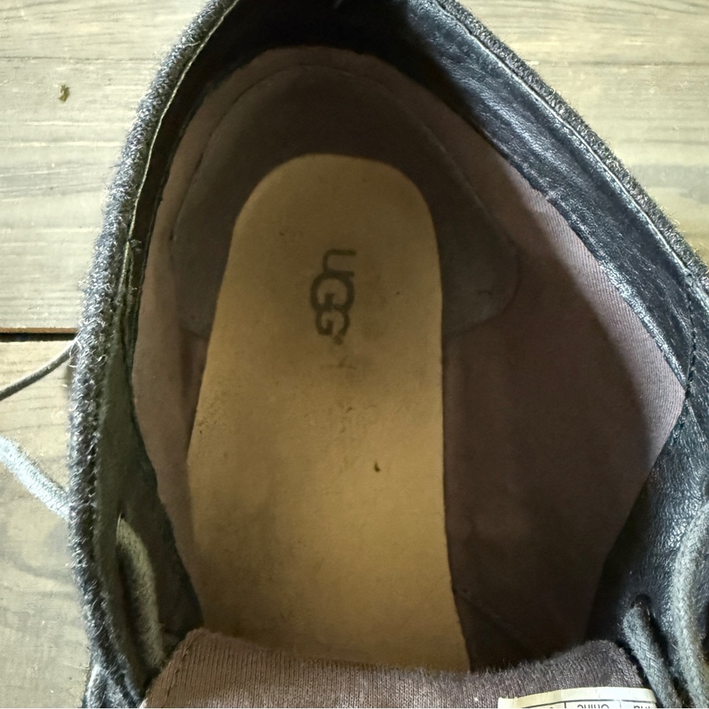 UGG Men's Charcoal and Black Suede Chukka Boots - Picture 7 of 7